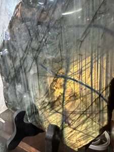 Read more about the article Deep Dive: The Metaphysical & Healing Power of Labradorite