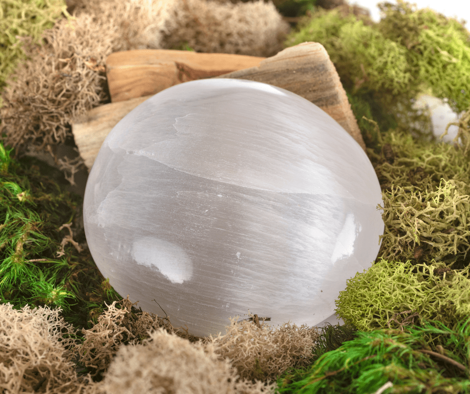 Read more about the article Selenite: The Crystal of Clarity, Cleansing & Divine Connection