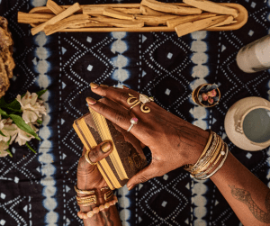 How to Choose the Right Tarot or Oracle Deck for You